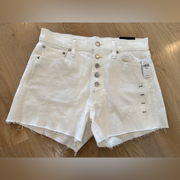 GAP Pants - Gap 3 1/2 inch high rise button up white shorts size 8